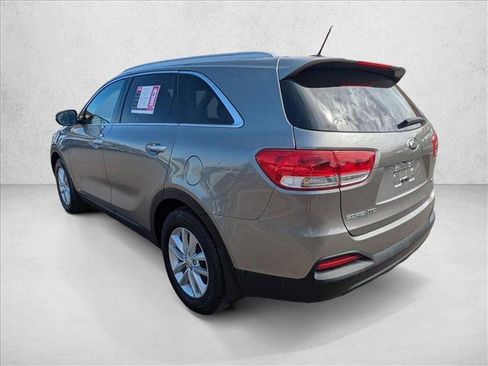 Used 2017 Kia Sorento LX AWD/4WD image 7