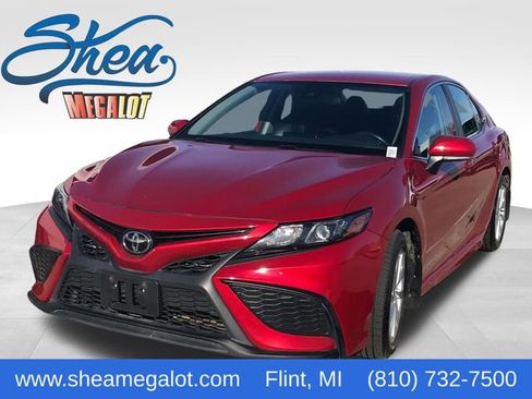 Used 2021 Toyota Camry SE image 1