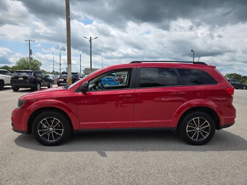 Used 2018 Dodge Journey SXT w/ Connectivity Group FWD image 8