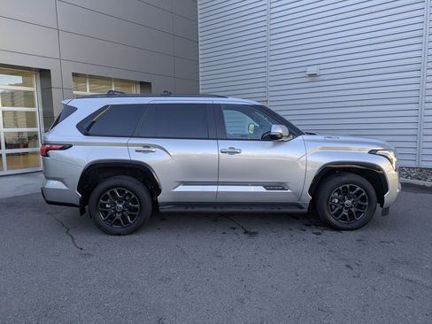 Used 2024 Toyota Sequoia Platinum AWD/4WD image 4