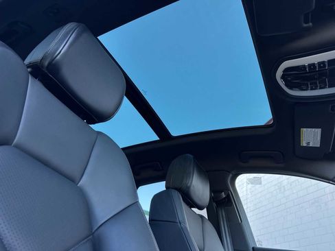 Certified 2024 Porsche Macan image 18