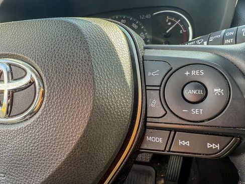 Used 2023 Toyota RAV4 XLE Premium image 16