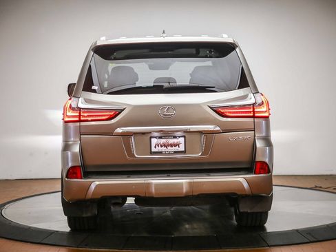 Used 2019 Lexus LX 570 4WD image 3