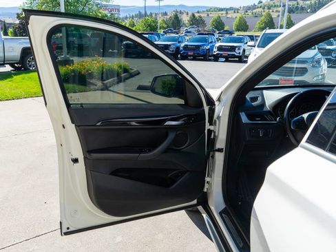 Used 2018 BMW X1 xDrive28i AWD/4WD image 16