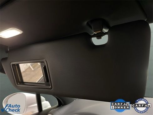 Used 2022 Porsche Cayenne w/ Premium Package image 56