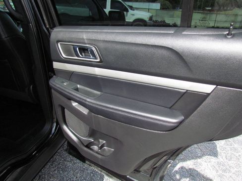 Used 2017 Ford Explorer XLT w/ Equipment Group 202A FWD image 16