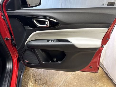 Used 2023 Jeep Compass Limited w/ Sun and Sound Group image 27