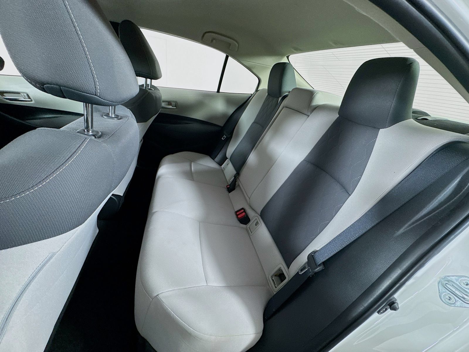 Used 2020 Toyota Corolla LE FWD image 17