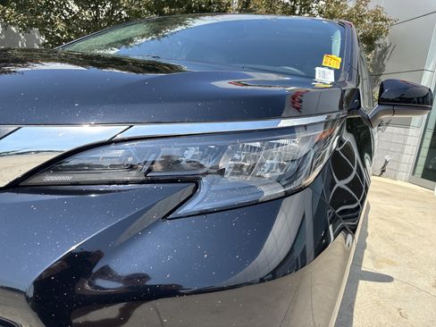 Used 2025 Toyota Sienna XLE FWD image 11