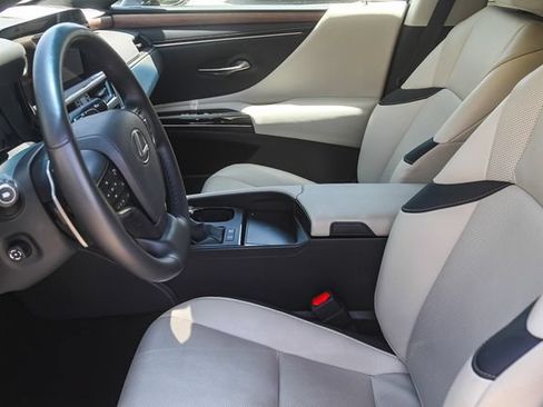 Used 2025 Lexus ES 300h w/ Premium Package FWD image 19