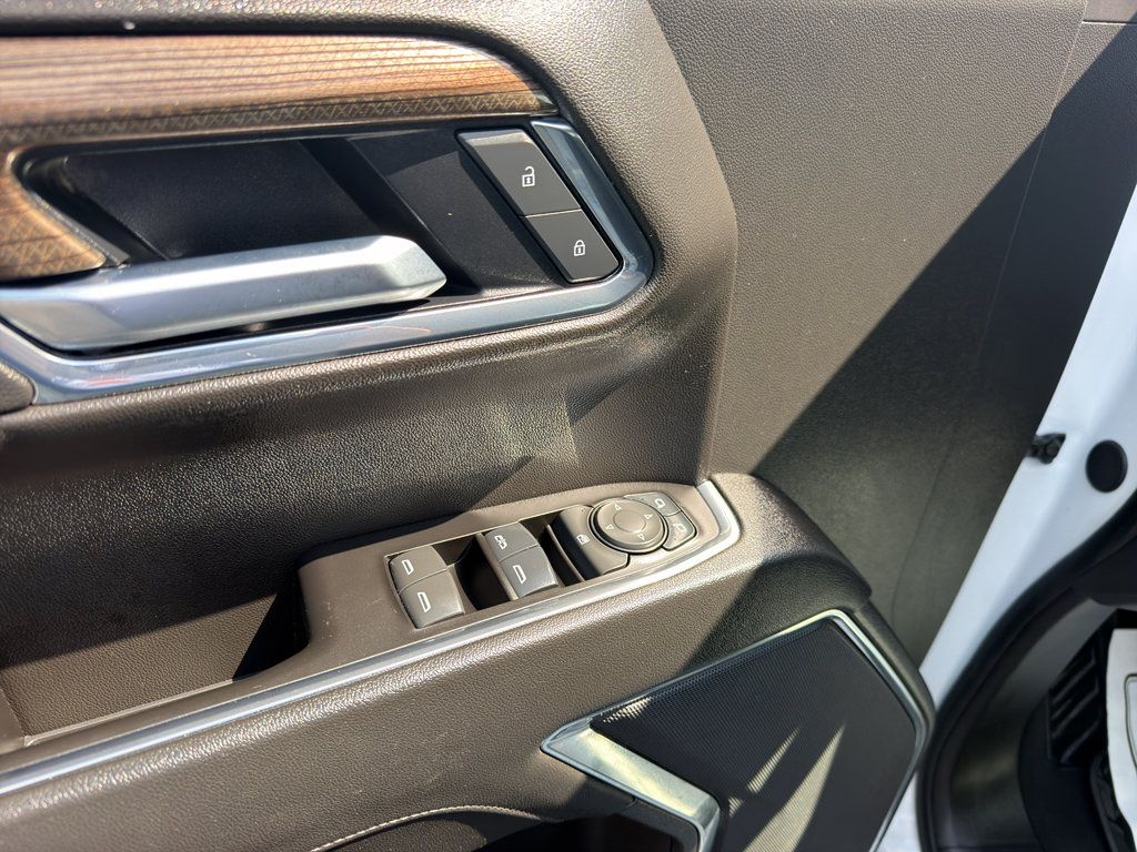 Used 2025 Chevrolet Silverado 1500 LT AWD/4WD image 12