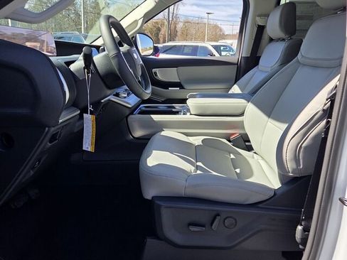 New 2026 Ford Expedition Active image 6