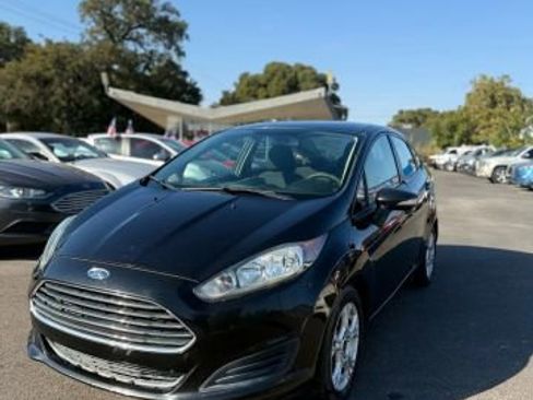 Used 2014 Ford Fiesta SE image 3