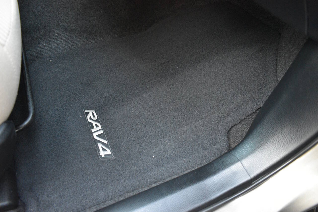 Used 2015 Toyota RAV4 XLE FWD image 20