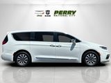 Used 2022 Chrysler Pacifica Limited image 2