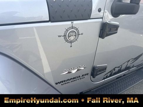 Used 2016 Jeep Wrangler Unlimited Sahara w/ Connectivity Group image 11