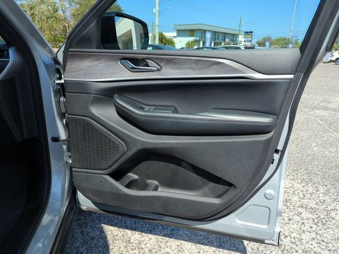 Used 2024 Jeep Grand Cherokee Limited w/ Black Appearance Package image 33