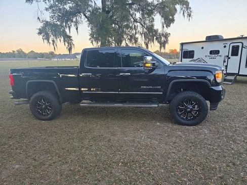 Used 2015 GMC Sierra 2500 Denali w/ Duramax Plus Package image 6