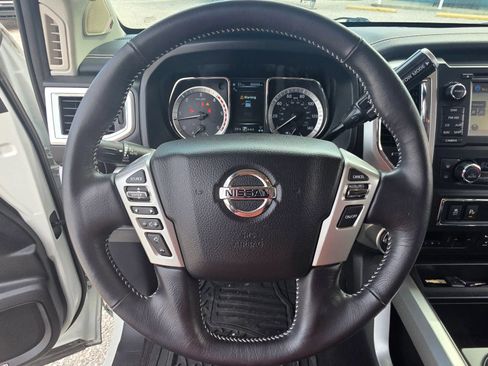 Used 2018 Nissan Titan PRO-4X w/ Pro-4x Utility Package AWD/4WD image 15