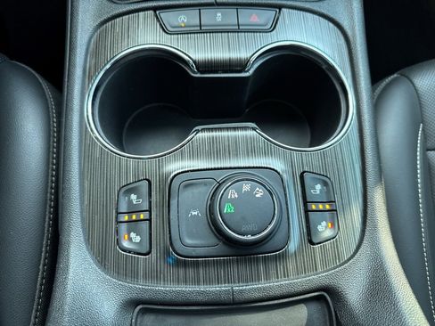 Used 2023 GMC Acadia SLT image 9