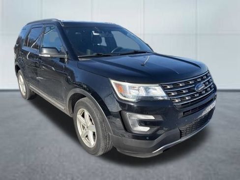 Used 2017 Ford Explorer XLT w/ XLT Technology Feature Bundle AWD/4WD image 5