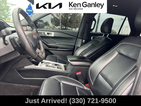 Used 2020 Ford Explorer XLT w/ Equipment Group 202A RWD image 11