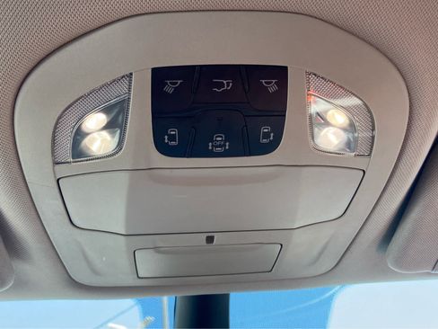 Used 2024 Chrysler Pacifica Touring-L FWD image 29