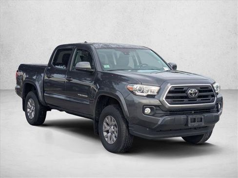 Used 2018 Toyota Tacoma SR5 AWD/4WD image 3