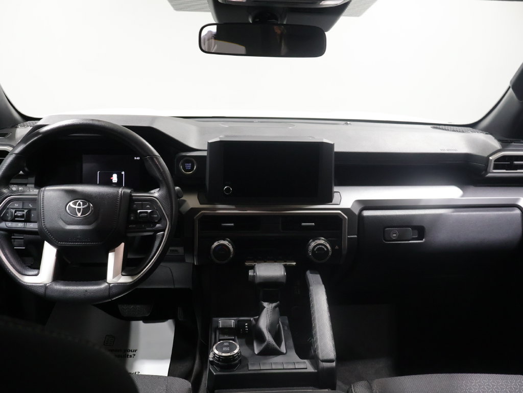 Used 2025 Toyota 4Runner SR5 AWD/4WD image 15