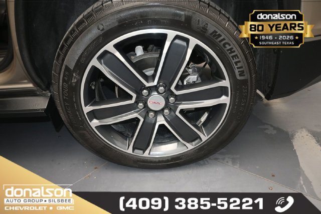 Used 2022 GMC Acadia SLT w/ Technology Package FWD image 13