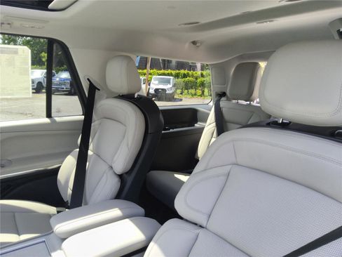 New 2026 Lincoln Navigator Reserve AWD/4WD image 23