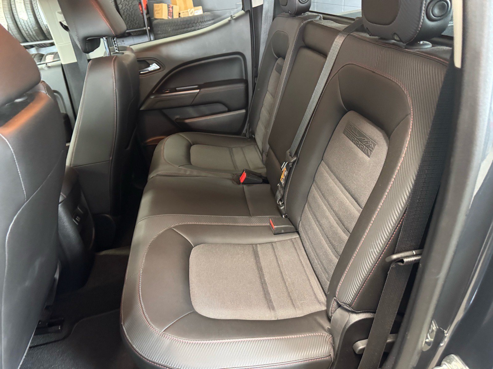 Used 2015 GMC Canyon SLE w/ All-Terrain Package AWD/4WD image 11