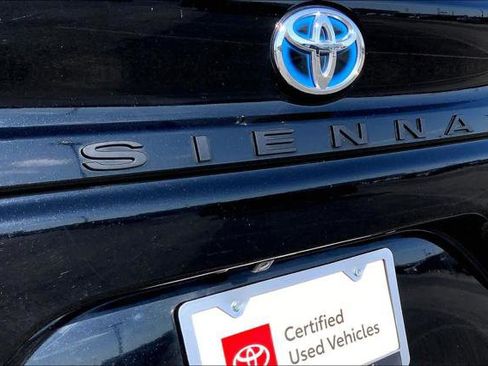 Certified 2025 Toyota Sienna LE image 11