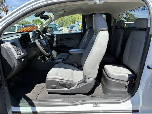 Used 2020 Chevrolet Colorado W/T w/ WT Convenience Package RWD image 4