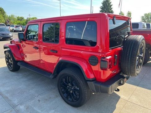 Certified 2025 Jeep Wrangler Unlimited Sahara AWD/4WD image 4