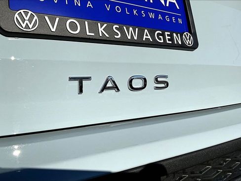 New 2026 Volkswagen Taos SE image 9