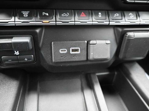 Used 2022 GMC Sierra 2500 AT4 w/ AT4 Preferred Package image 15