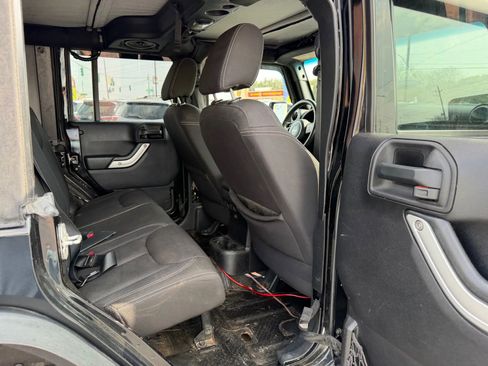 Used 2014 Jeep Wrangler Unlimited Sahara AWD/4WD image 9
