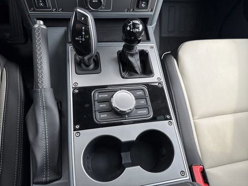 Used 2025 INEOS Grenadier Fieldmaster Edition image 19