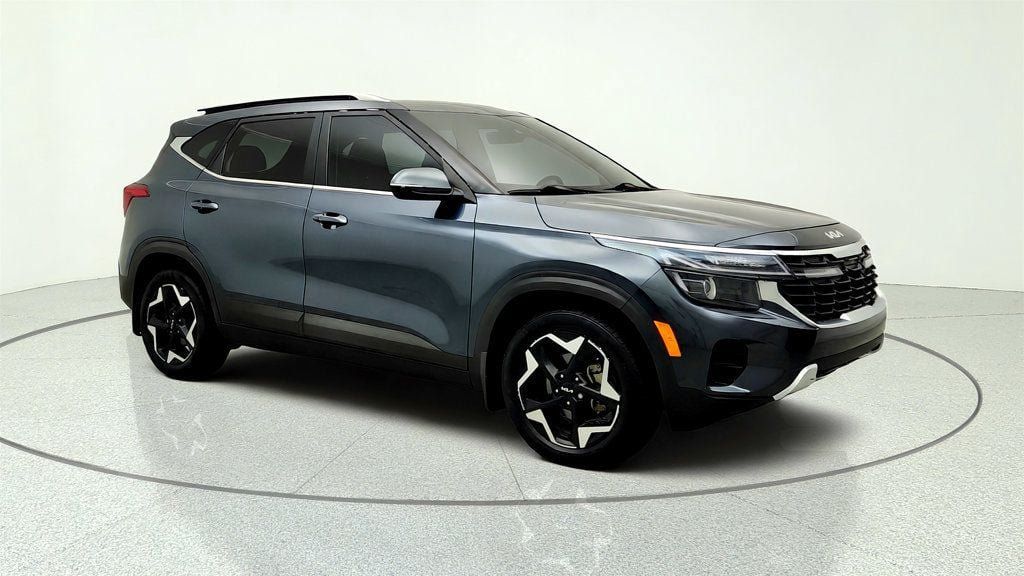 Used 2024 Kia Seltos EX FWD image 3