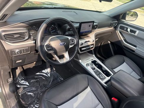 Used 2022 Ford Explorer XLT w/ Equipment Group 202A AWD/4WD image 14