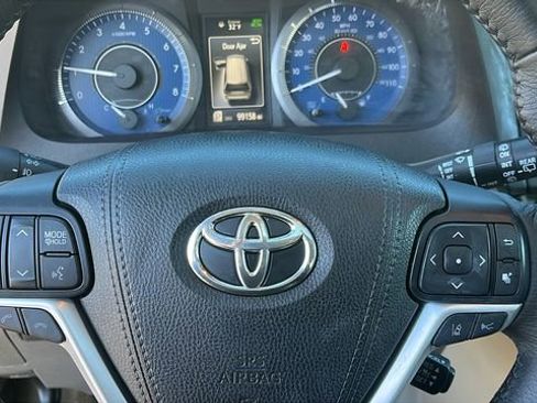Used 2018 Toyota Sienna XLE w/ XLE Navigation Package image 11