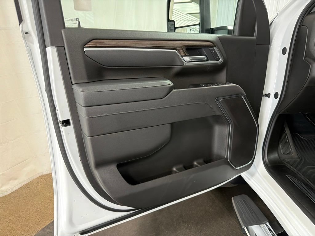 Certified 2025 Chevrolet Silverado 2500 LT w/ Convenience Package AWD/4WD image 4