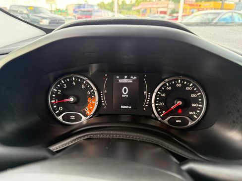 Used 2016 Jeep Renegade Latitude AWD/4WD image 23