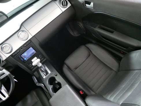 Used 2006 Ford Mustang GT Premium image 11
