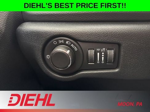 New 2027 Chrysler Pacifica Select FWD image 29