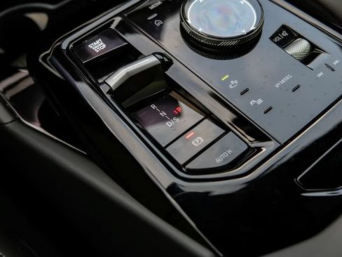 Used 2025 BMW 530i RWD image 30