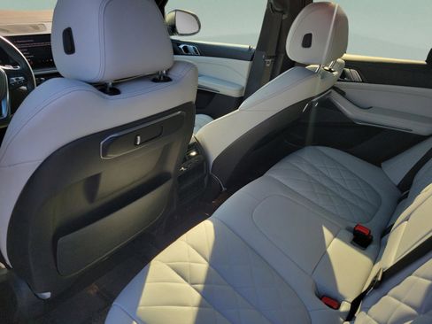Used 2024 BMW X5 xDrive40i w/ Premium Package image 14