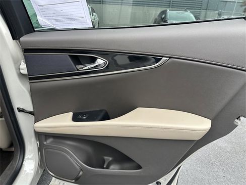 Certified 2022 Lincoln Nautilus Reserve image 41