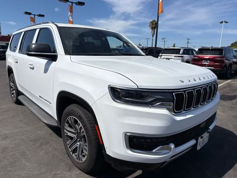Used 2024 Jeep Wagoneer L Series II RWD image 8